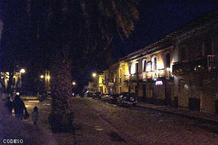 La Casona Universitaria y el parque central Guaranda - Provincia de Bolívar